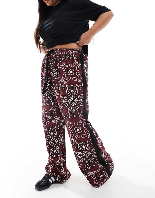 ASOS DESIGN Curve pull on trousers with contrast panel in dark cherry bandada print - Image 4