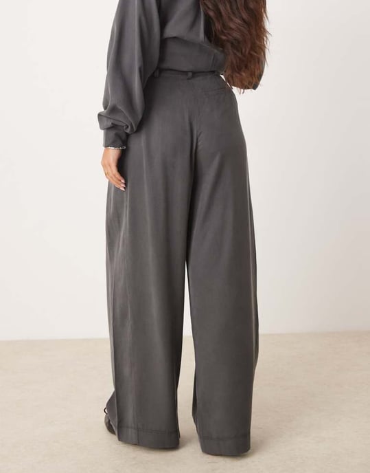 ASOS DESIGN plisserade vida byxor med knyt i grå set - Image 3