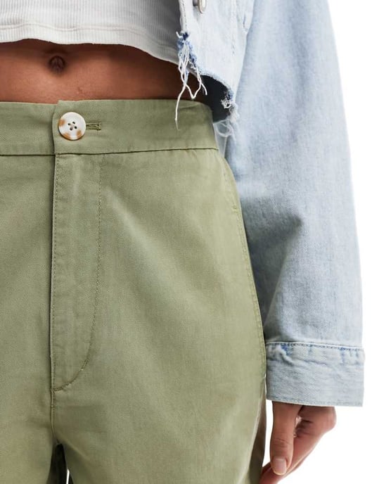 ASOS DESIGN mjuka byxor med rundad ben i khaki - Image 2