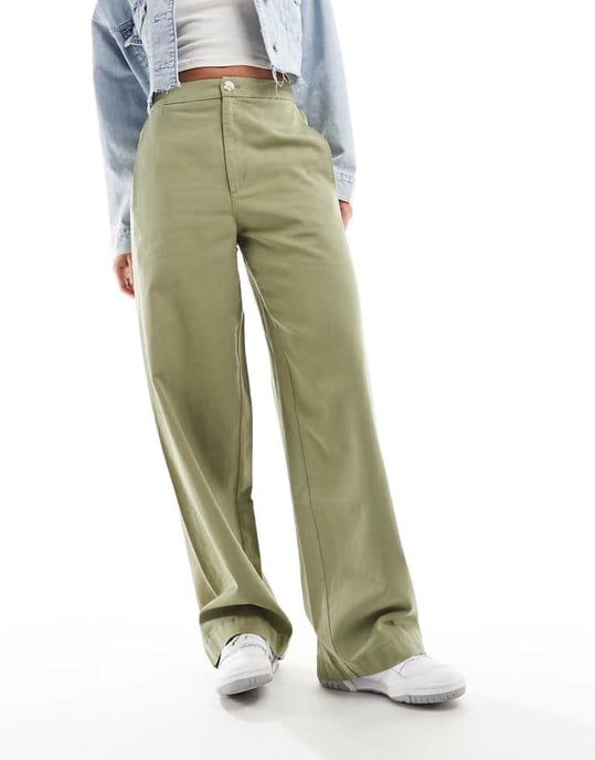 ASOS DESIGN mjuka byxor med rundad ben i khaki - Image 3