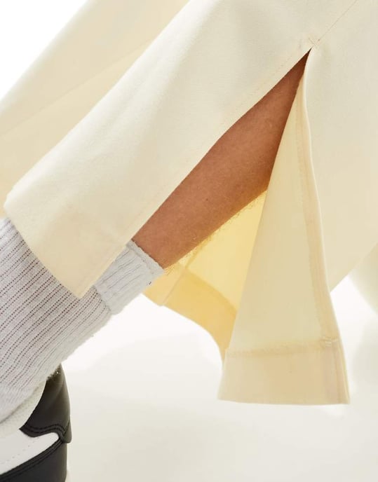 ASOS DESIGN smart vintage flarebyxor med sidospalt i gult - Image 2