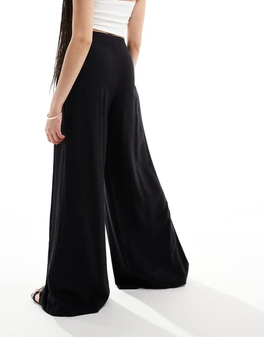 ASOS DESIGN Lång plisserad palazzo byxa med vida ben i linne i svart - Image 2