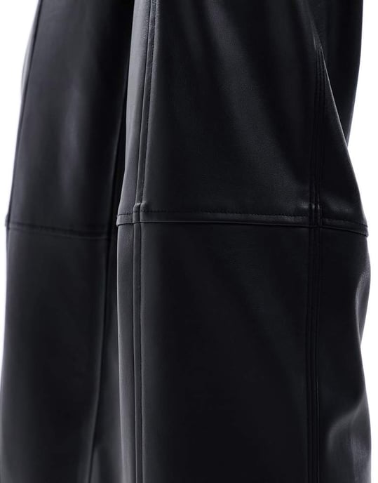ASOS DESIGN premium konstläder straight leg byxa i svart - Image 4