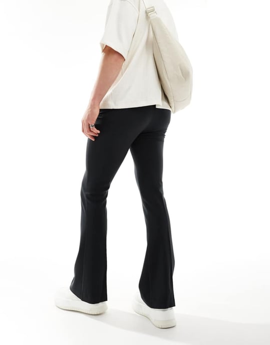 ASOS DESIGN smala utställda eleganta byxor i svart - Image 4