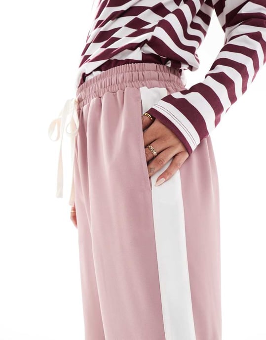 ASOS DESIGN Petite pull on trousers with contrast panel in pink - Image 2