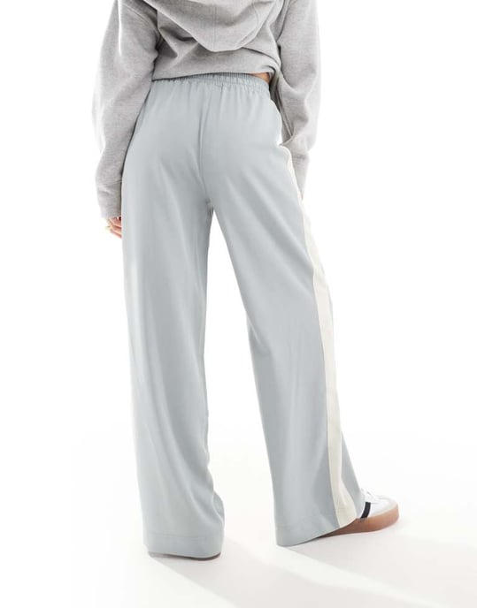 ASOS DESIGN pull on trousers with contrast panel in light blue - Image 3