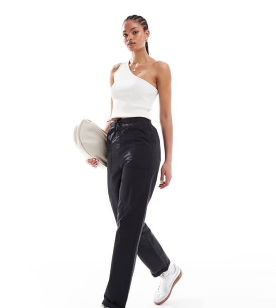 ASOS DESIGN Lång utility-byxa i tvättad svart - Image 1