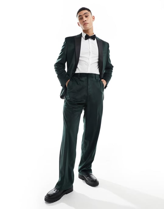 ASOS DESIGN byxorna i sammetsmaterial med vida ben i grön tuxedosuit - Image 1