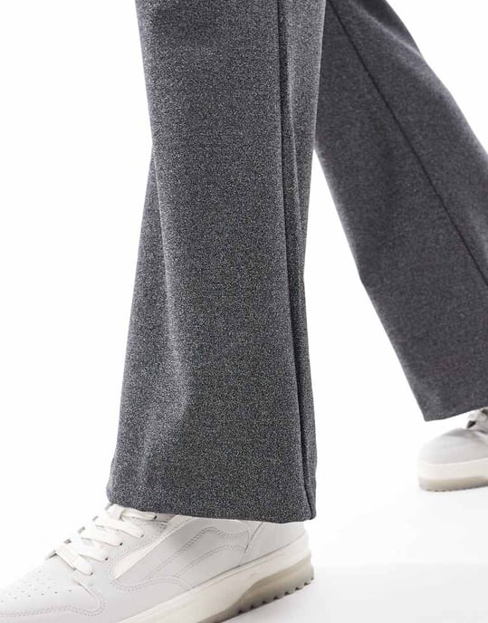 ASOS DESIGN flare glitterbyxa i svart - Image 4