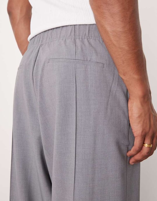 ASOS DESIGN avslappnade byxor med rörlig ben i grått - Image 2