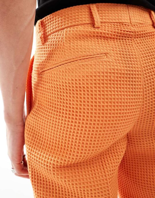 Viggo oversize kostymbyxor i klar orange våffel - Image 4