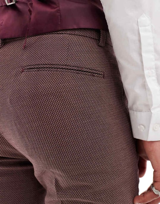 ASOS DESIGN bröllop smal kostymbyxa i burgundy mikrotextur - Image 4