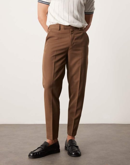 ASOS DESIGN smart tapered passform byxor i brunt - Image 1