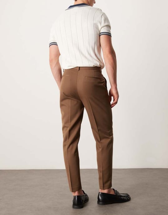 ASOS DESIGN smart tapered passform byxor i brunt - Image 4