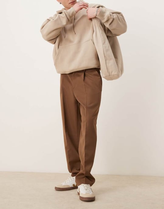 ASOS DESIGN smart oversized tapered byxor med framfåll i brunt - Image 1