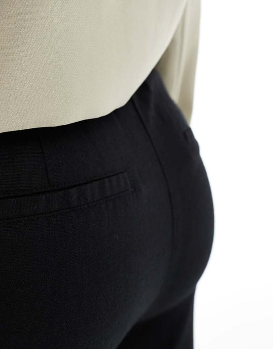Vero Moda Gravid linneblandning tapered byxor i svart - Image 2
