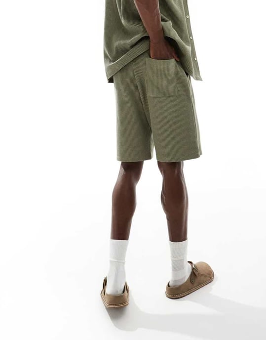 Utvalda co-ord våffelshorts i khaki - Image 3