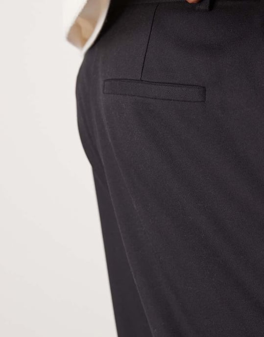 ASOS DESIGN lös skaterpassform smarta byxor i tvättad svart - Image 3