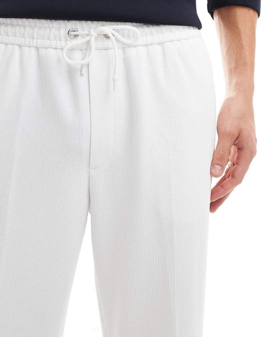 ASOS DESIGN hängslen smarta raka byxor med elastisk midja i vit textur - Image 4