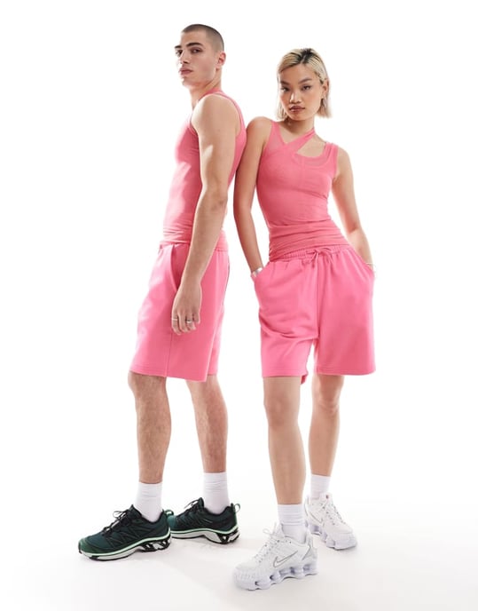 Weekday Unisex genomskinlig mesh topp med dubbel lager i stark rosa exklusiv på ASOS - Image 2