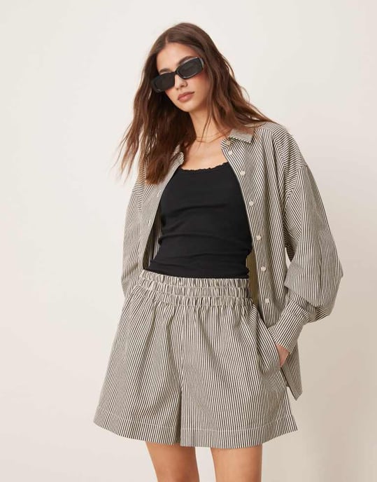 ASOS DESIGN A-line pull on shorts co-ord in mono stripe - Image 3
