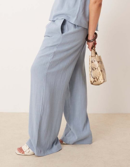 ASOS DESIGN Curve pleat front wide leg trousers with linen co-ord in blue - Image 2
