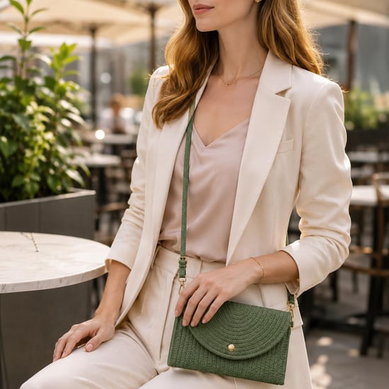 Ladies Minimalist Envelope Crossbody Bag, Woven Straw Clutch Bag in Green - Image 6
