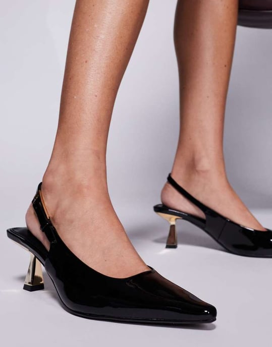 Simmi London Juni spetsig slingback kittenklack i svart lackläder - Image 4