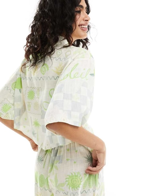 ASOS DESIGN kortärmad skjorta med lagertryck - Image 4