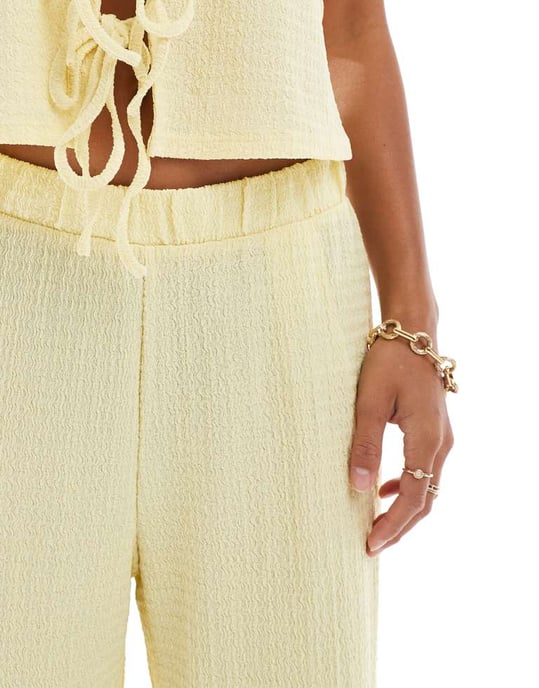 Vero Moda Petite texturerade jerseybyxor i svagt citrongul - Image 3