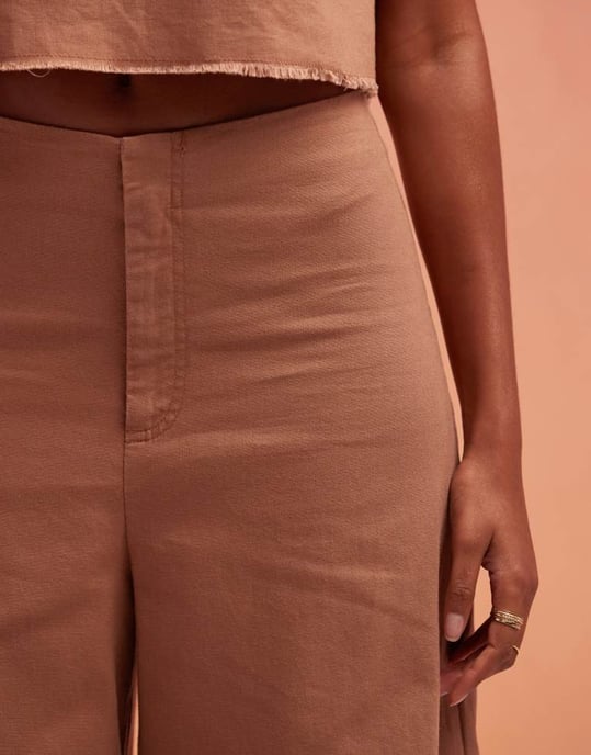 ASOS DESIGN byxor med rå kant och linneset i mocha - Image 2