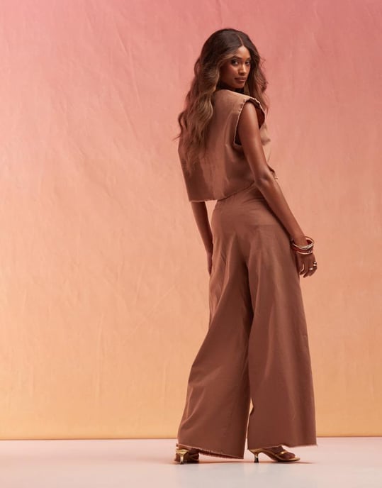 ASOS DESIGN byxor med rå kant och linneset i mocha - Image 3