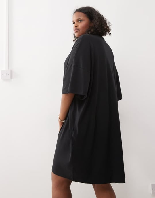 Noisy May Curve boxy t-shirt dress in black - Image 4