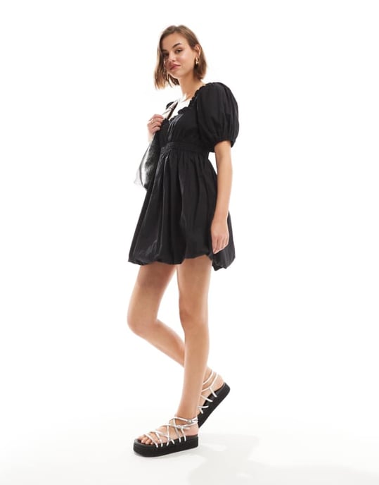 ASOS DESIGN mini puffball-klänning med volangkant i svart - Image 1