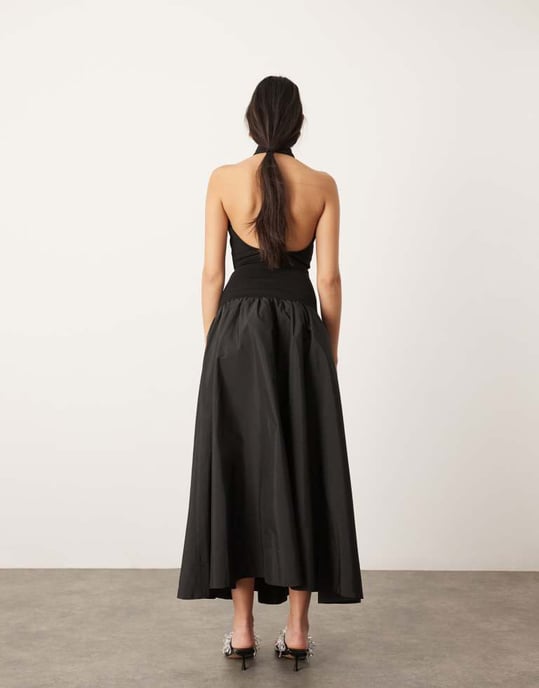 ASOS EDITION halterneck maxiklänning med drop waist i kontrasttyg i svart - Image 4