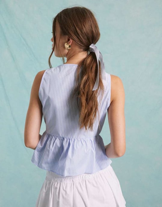 Miss Selfridge poplin knyt framtill ärmlös topp i blårandig - Image 2