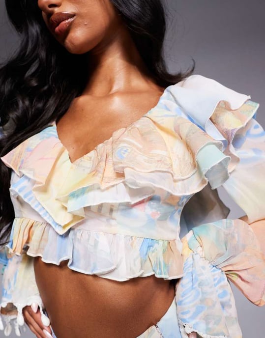 ASOS LUXE koord volang organza topp med snäckdetaljer i vykortsprint - Image 4