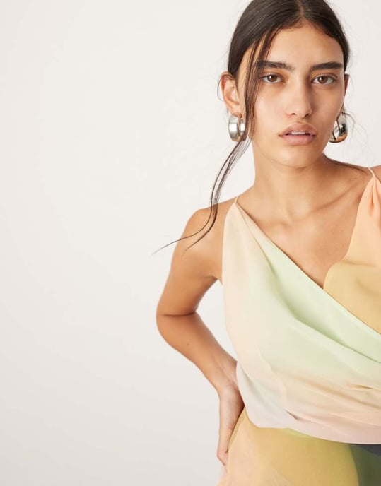 ASOS EDITION vikfront cami-topp med asymmetrisk nederkant i ombre-mönster - Image 4