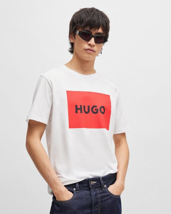 Dulive222 T-Shirt in White - Image 1