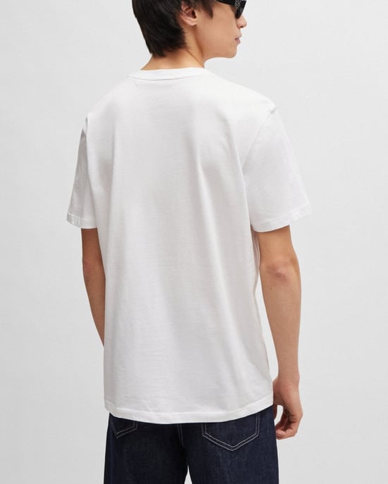 Dulive222 T-Shirt in White - Image 2