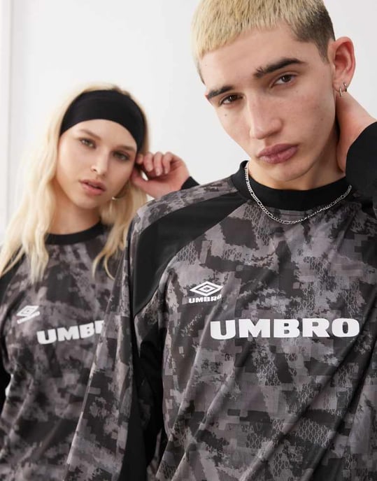 Umbro printed long sleeve jersey t-shirt in black - Image 3