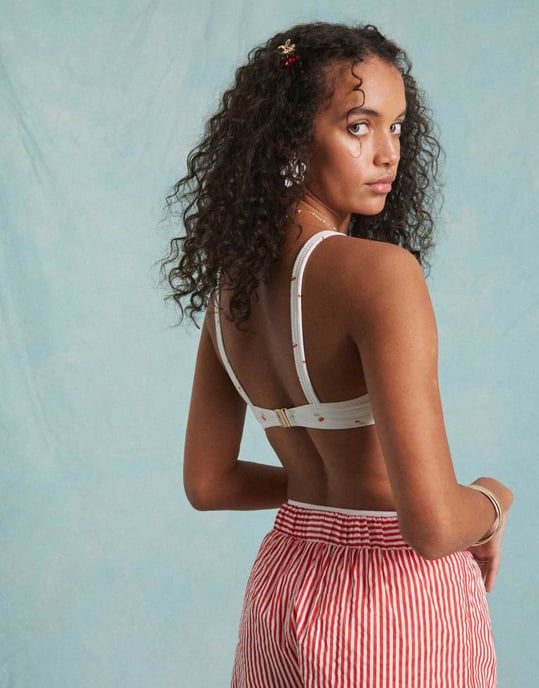 Miss Selfridge bikiniöverdel med körsbärstryck och kupa detaljer - Image 4