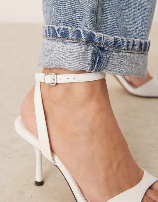 ASOS DESIGN Hålig nästan där klacksandaler i vitt - Image 4