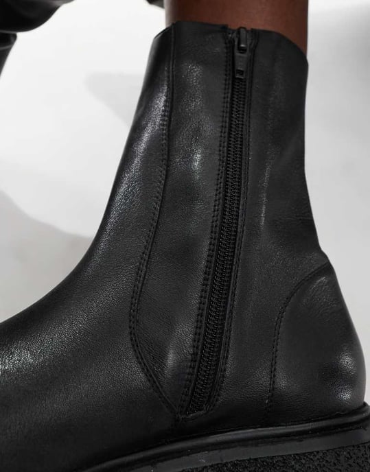 ASOS DESIGN Achieve flat leather boots in black - Image 3