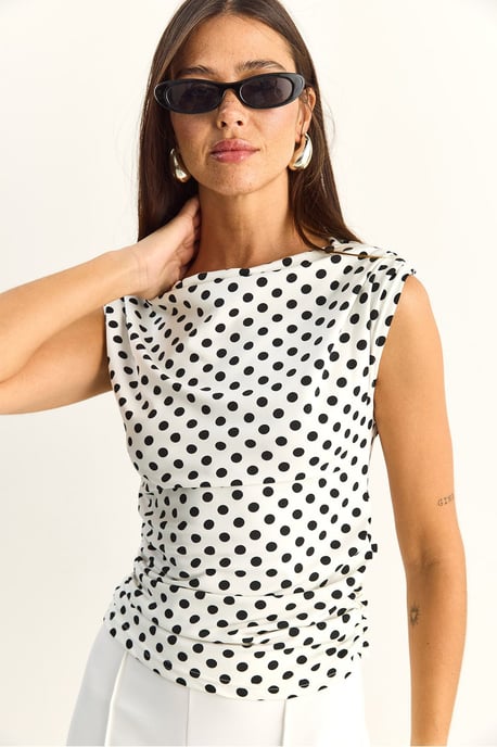 Aangepaste Coltrui Blouse met Bolletjesprint - Image 5