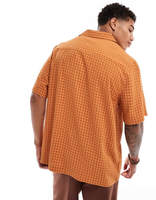 ASOS DESIGN kortärmad avslappnad revere seersucker-skjorta i senap - Image 4
