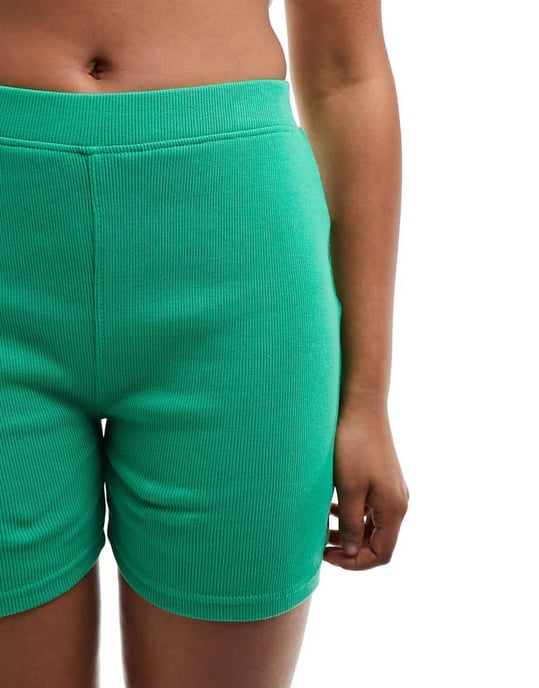 Kaiia ribbade shorts i grönt - Image 3