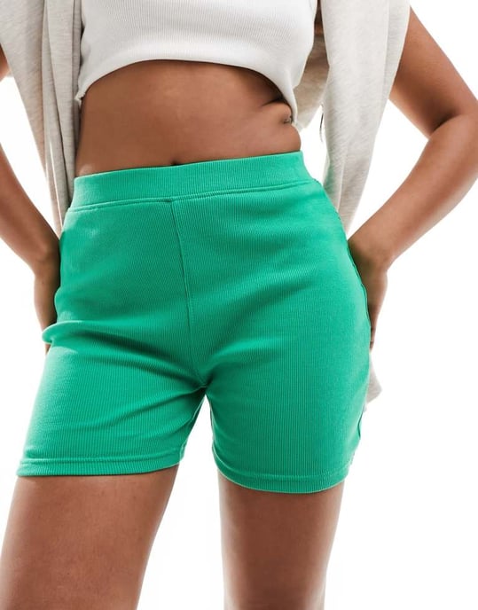 Kaiia ribbade shorts i grönt - Image 4