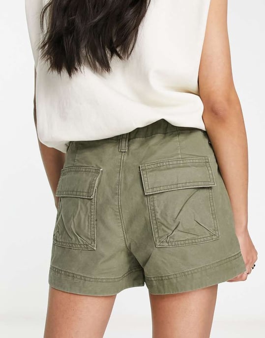 ASOS DESIGN cargo shorts i khaki - Image 4