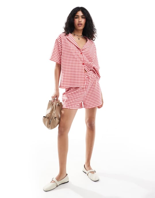 ASOS DESIGN långlinjiga shorts set i röd rutig print - Image 1